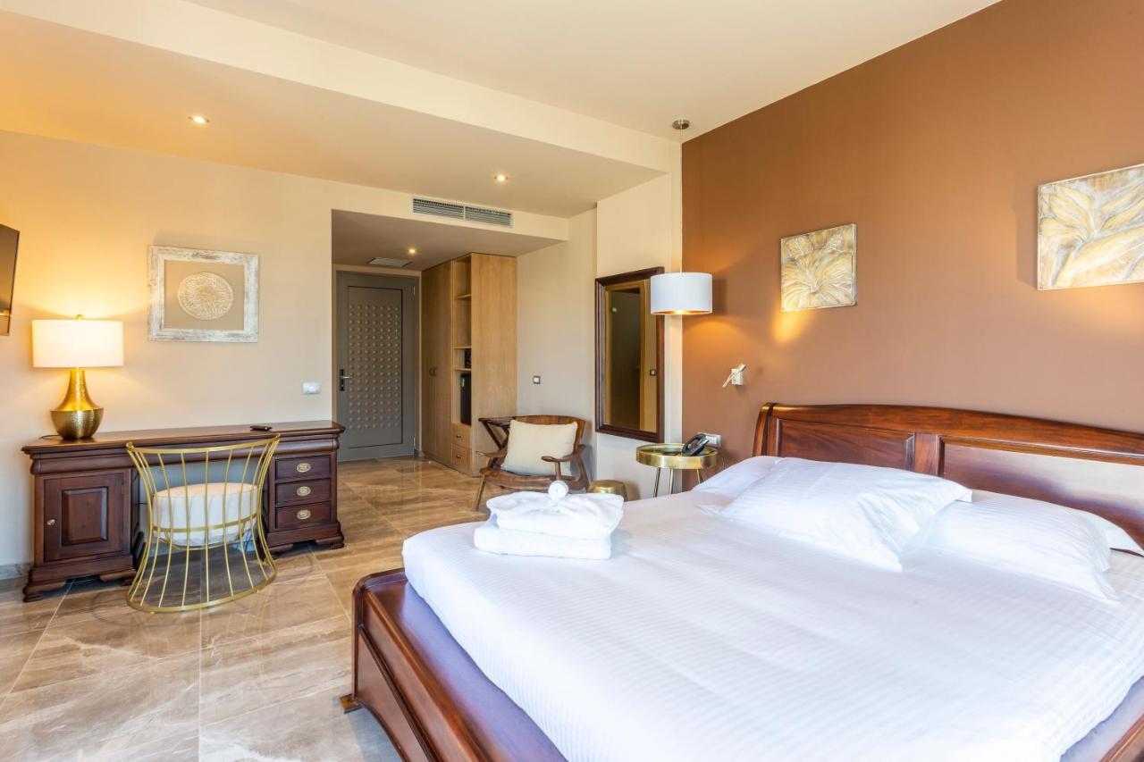 Elysian Luxury Hotel And Spa 칼라마타 외부 사진