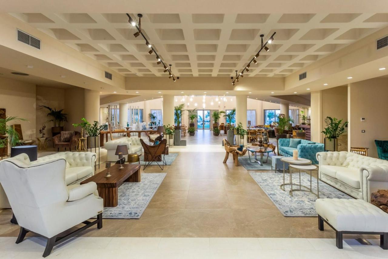 Elysian Luxury Hotel And Spa 칼라마타 외부 사진