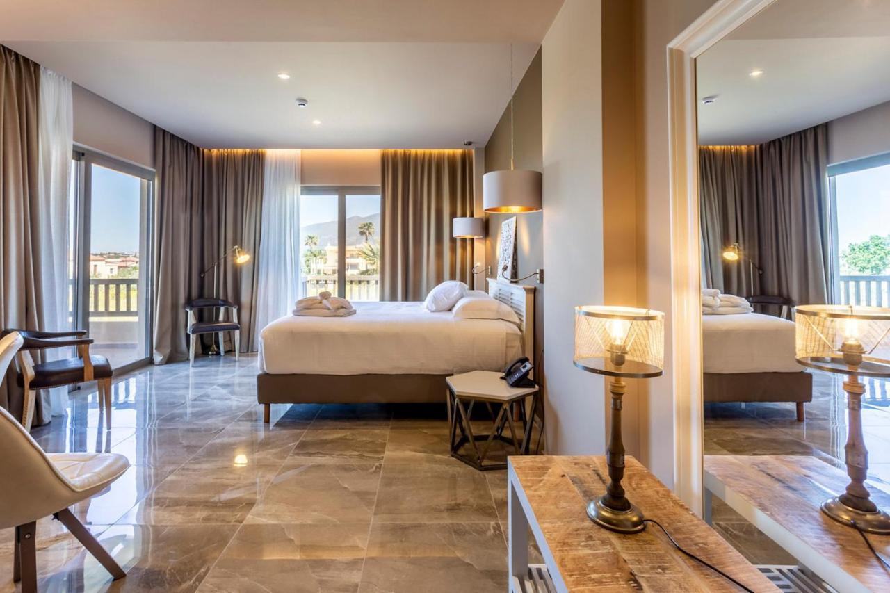 Elysian Luxury Hotel And Spa 칼라마타 외부 사진